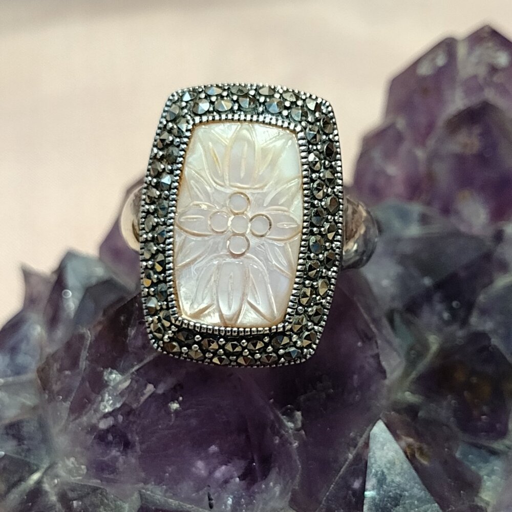 Carved Pink Mother of Pearl Ring